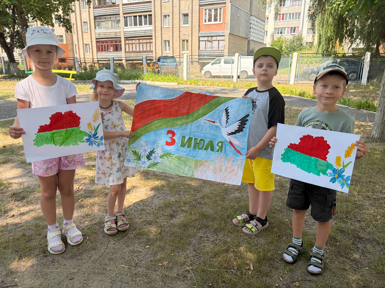 «ДЕТИ РИСУЮТ РОДИНУ». КАРТИНКИ ОЖИВАЛИ В ДЕТСКИХ РУКАХ.
